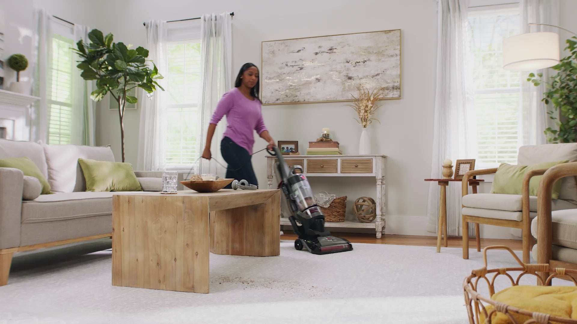 Load video: Video showing how Hoover windtunnel rewind is perfect for multi-surfaces.